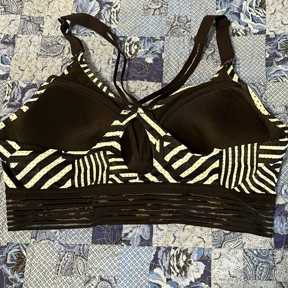 Victoria Sport bra. - Picture 2 of 5